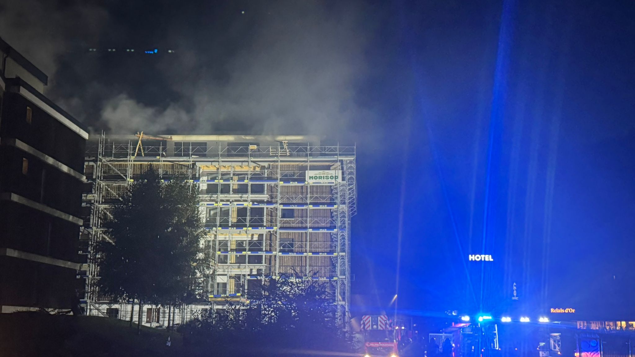 Collombey-Muraz : Un bâtiment en construction en proie aux flammes